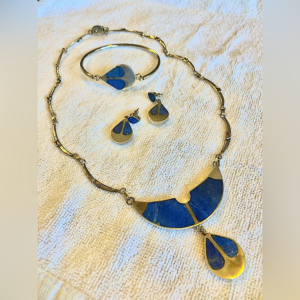 Stunning sterling silver lapis lazuli set with necklace, bracelet and earrings